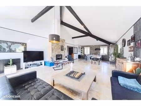maison 7 pièces 220 m²