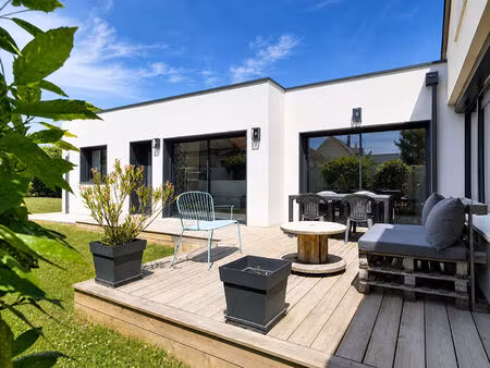maison de plain-pied avec terrasse  jardin  dépendance  garage et cave