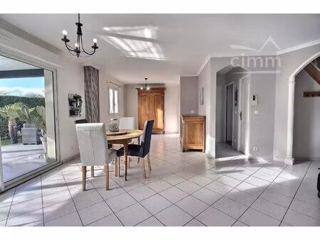maison lumineuse 6 pièces avec pergola  atelier moto  garage  15kms de tours.