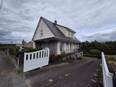à tulle (19)  immense maison avec 6 chambres en vente