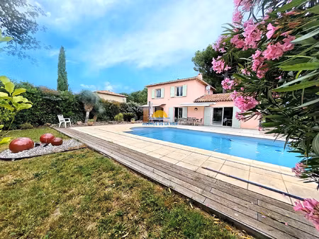 bagnols en foret villa au calme