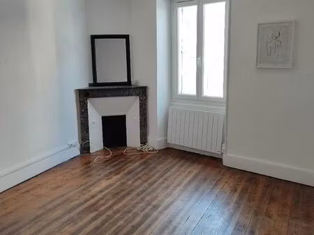 location maison de village