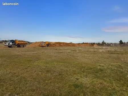terrain 318 m² pertuis