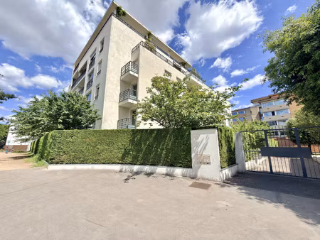 lyon 3e rare  rue montbrillant t4 de 91 m2 en rez de jardi