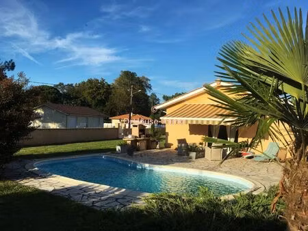 maison familiale avec piscine ambares et lagrave
