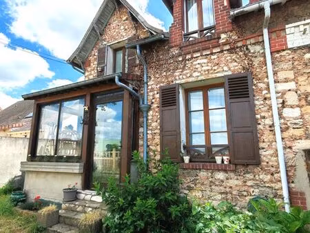 proche toutes commodités : jolie maison bourgeoise avec garage et jardin