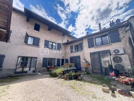 ***vourey - maison de village a fort potentiel pour primo accedants***