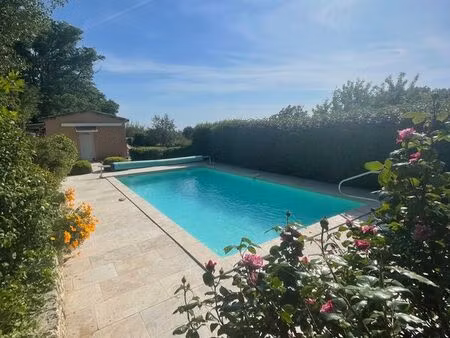 à vendre maison avec piscine et dépendances  sur grand terrain de plus de 2600m2  3 chambr