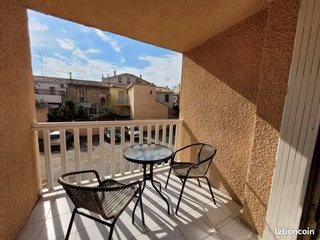 grand studio avec terrasse et parking