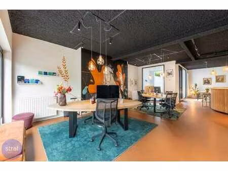 hip kantoor/handelsruimte te huur