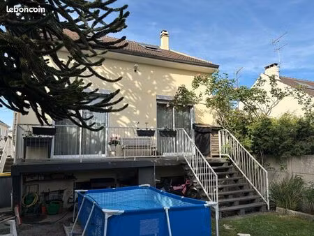 pavillon dans un quartier calme