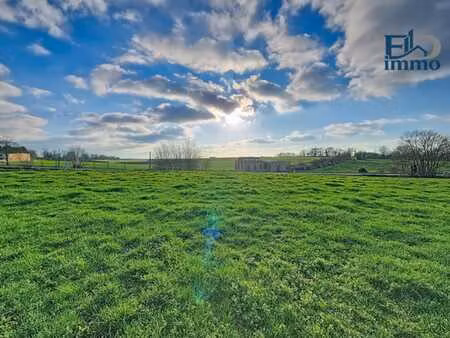 terrain de 20 ares orienté sud-ouest avec projet de villa
