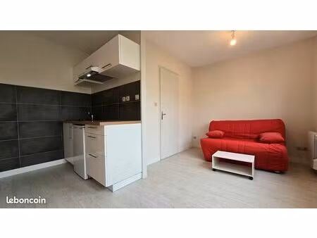 studio meuble entièrement rénové + place parking - proche lycée guérin gare champommier