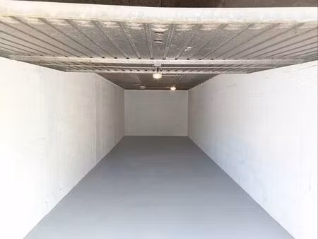 grand garage 26 m² annecy