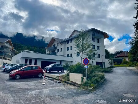 grand garage / box fermé - résidence sécurisée récente