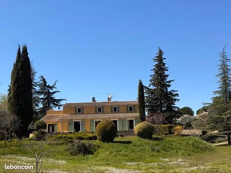 propriété 9 pièces 200 m²