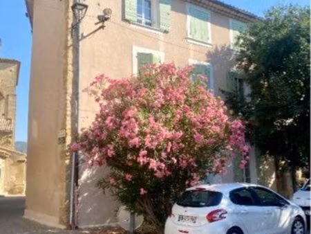 grande maison de village  250 m² à lauris