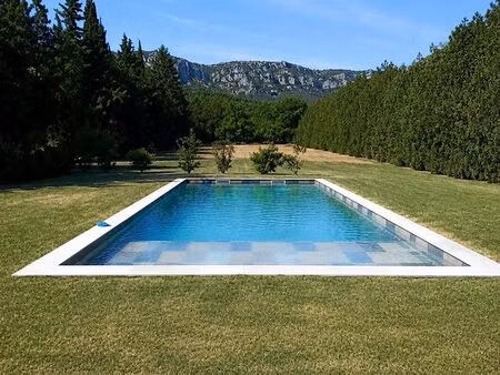 maison de caractère de 220m2 avec piscine et dépendances  vue luberon