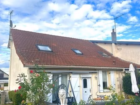 charmante maison de ville de 96 m2 aménagée avec goût
