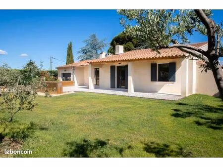 robion - maison de plain-pied entièrement rénovée sur plus de 1 400 m² de terrain