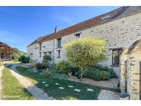 maison sur 2.3ha hangar 500m2