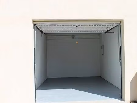 garage / box à louer – aubignan