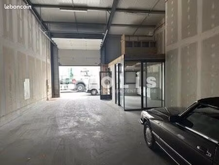 local d'activité 130 m²