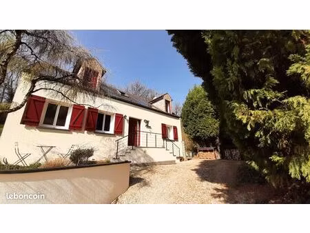 grande maison familiale 280 m² - 6 chambres - bureau indépendant - 3 200 m² de terrain