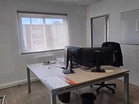 pontault-combault – locaux pro 247 m² loués ~8 5 % – 10 bureaux + entrepôt + 3 parkings – 