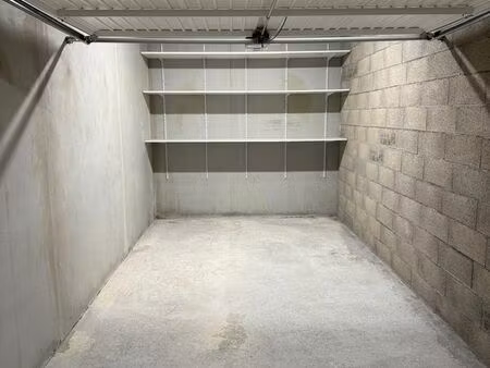 location garage fermé evian