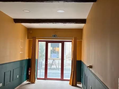 local avec murs de 20 m2
