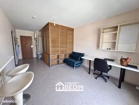 local 32 m²
