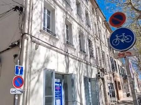 local commercial rénové 65 m² – forte visibilité – centre carpentras