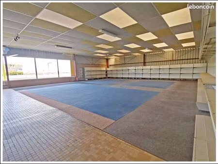 a saisir - local commercial sur terrain de 4.000 m² - unique sur cette zone