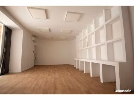 local professionnel 35m2-artère principale d'orange