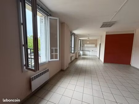 local pour bail commercial ou professionnel au centre de saint-andré-de-cubzac