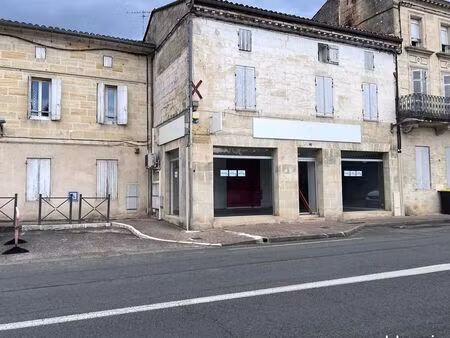 local commercial a louer en plein centre bourg de saint denis de pile