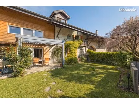 maison de village  270m2  avec jardin