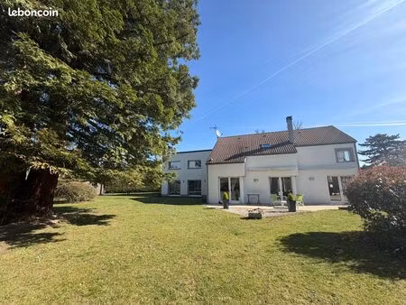 villa 7 pièces 220 m²