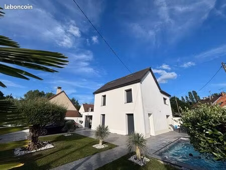 maison à villeneuve saint denis