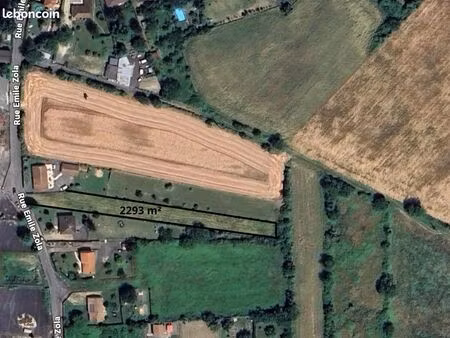 terrain constructible 2293 m²