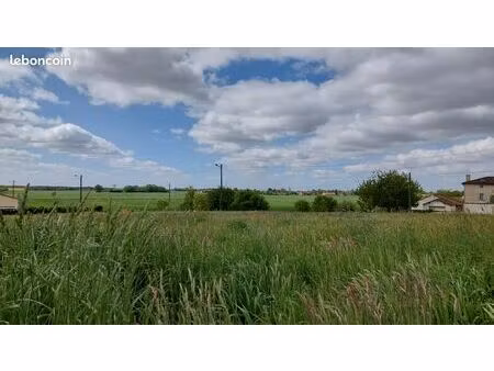 terrain à bâtir viabilisé - civray 86400 - prix 9 euros / m²