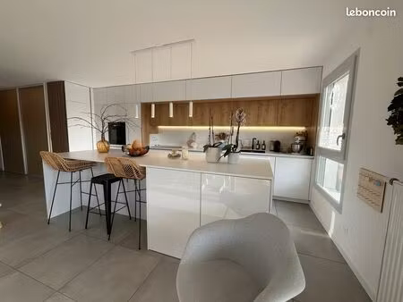 appartement t4 contemporain avec terrasse  jardin et double garage – résidence récente