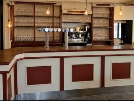 fonds de commerce restaurant / bar avec vue exceptionnelle sur château médiéval – 350 000