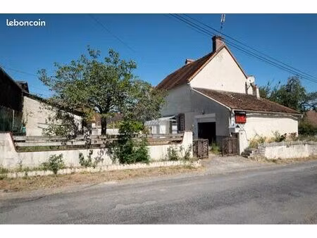 petit prix – maison habitable avec jardin  garage et fort potentiel dans un hameau calme