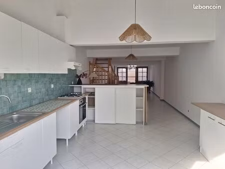 location maison de village