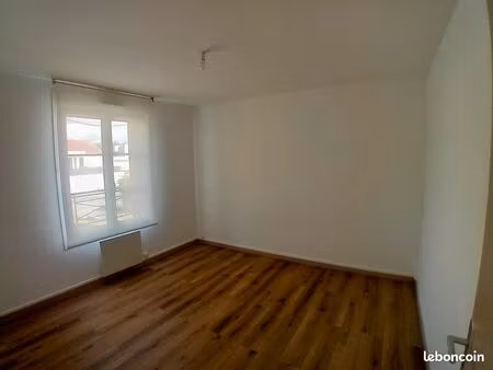 proche rocade - f3 refait à neuf avec parking
