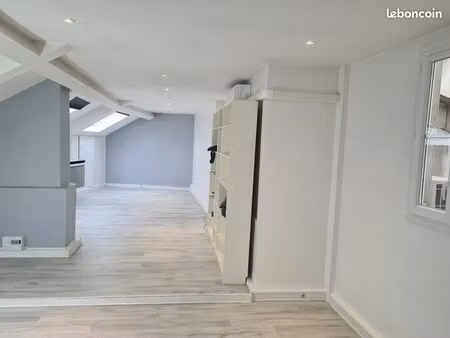 ensemble de 4 bureaux à la location
