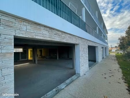 bureaux 315 m² saint benoit