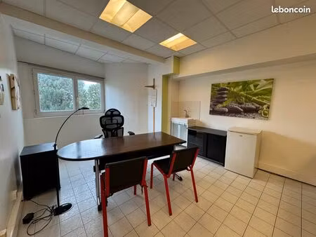 location cabinet médical meublé